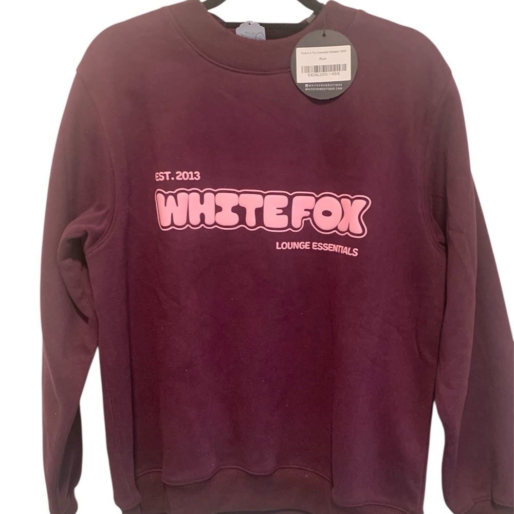 104. NWT White Fox graphic crew neck sweatshirt Oversized Size XS/S
